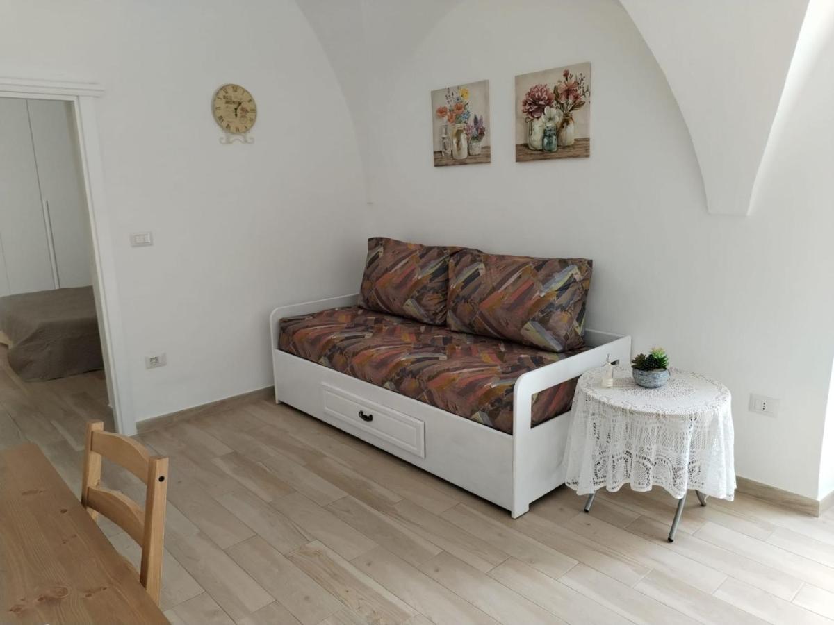 Casetta Nel Centro Storico Martina Franca Bagian luar foto